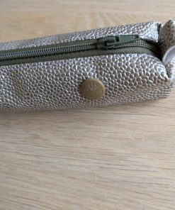 Alternative view of Petite trousse