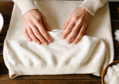 découvrez nos astuces efficaces pour resserrer délicatement le bas de votre pull en laine sans l'endommager et prolongez la durée de vie de vos vêtements préférés.